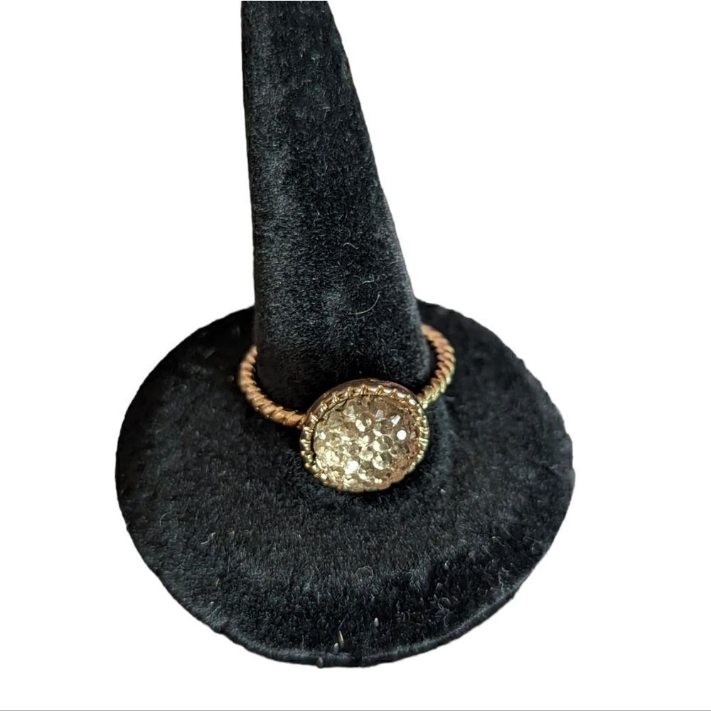 Costume jewelry, goldtone ring